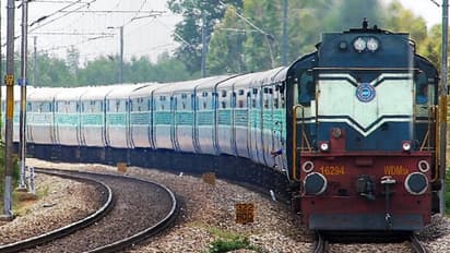 ആളൊഴിഞ്ഞ ട്രെയിനിൽ വച്ച് 55കാരി ബലാത്സംഗത്തിനിരയായ സംഭവത്തിൽ ആർപിഎഫ് ഉദ്യോഗസ്ഥന് സസ്പെൻഷൻ