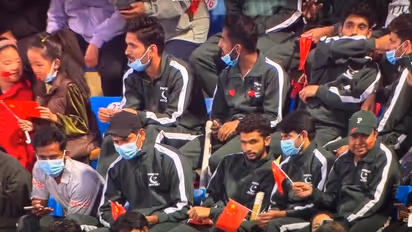 হকি ফাইনালে ভারতকে হারাতে চিনকে সমর্থন পাকিস্তানের! পাক খেলোয়াড়দেরকে ট্রল সোশ্যাল মিডিয়াতে