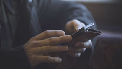 ಬೆಂಗಳೂರು: ಮಾಜಿ ಪ್ರೇಮಿಯ ಮೊಬೈಲ್ ಸುಲಿಗೆಗೆ ಲೇಡಿ ಸುಪಾರಿ..!