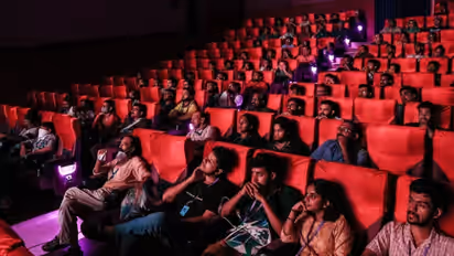  '99 രൂപയ്ക്ക് ടിക്കറ്റ് കൊടുത്തിട്ടും ബോളിവുഡ് രക്ഷപ്പെട്ടോ?':  ദേശീയ സിനിമാ ദിനത്തില്‍ സംഭവിച്ചത് !