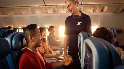 ಡೆಲ್ಟಾ ಏರ್ಲೈನ್ಸ್ನಿಂದ ಗಗನಸಖಿಯರಿಗೆ ಖಡಕ್ ನಿಯಮ: 'ಚಡ್ಡಿ ಹಾಕಿಕೊಂಡು ಬನ್ನಿ..!'