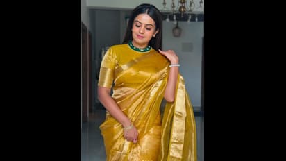 ಮೈ ತುಂಬಾ ಬಟ್ಟೆ ಹಾಕೊಳ್ಳಿ ಇಷ್ಟ ಆಗ್ತೀರಾ; ನಮತ್ರಾ ಗೌಡ ಸೀರೆಗೆ ಫಿದಾ ಆದ ಗಂಡೈಕ್ಳು!