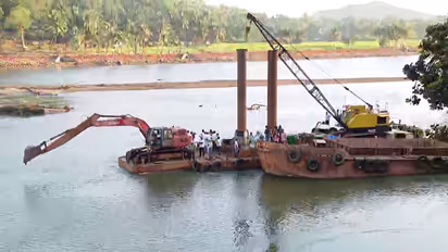 ഷിരൂരിൽ ഇത് അവസാനത്തെ ശ്രമം, മൂന്നാംഘട്ട തെരച്ചിൽ ആരംഭിച്ചു, ഇരുമ്പ് റിങ് കണ്ടെത്തി; നാളെ വിശദമായ തെരച്ചിൽ