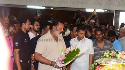 ബിഗ് സ്ക്രീനിലെ വാല്‍സല്യച്ചിരി ഇനി ഓര്‍മ്മ; കവിയൂര്‍ പൊന്നമ്മയെ അവസാനമായി കാണാന്‍ സഹപ്രവര്‍ത്തകര്‍