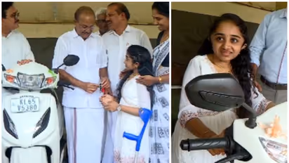 ദിജിഷയ്ക്ക് മുന്നിൽ എല്ലാവരും കൈമലർത്തിയപ്പോൾ സ്വന്തം മക്കളെക്കൊണ്ട് സ്കൂട്ടർ വാങ്ങിപ്പിച്ച് കുഞ്ഞാലിക്കുട്ടി