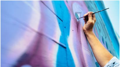 ചുമരുകളില് വെറുതെ കുത്തിവരക്കാൻ നിൽക്കേണ്ട, ലൈസൻസ് വേണം; പുതിയ നീക്കവുമായി സൗദി അധികൃതർ