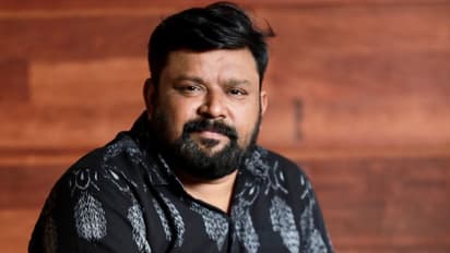 ப்ரியங்கா முதல் மாகாபா ஆனந்த் வரை - கிறுகிறுக்க வைக்கும் அளவிற்கு சம்பளம் வாங்கும் டாப் 4 Anchors!