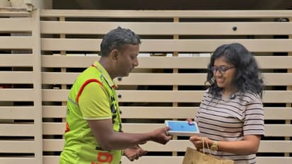  എന്തിനാണ് ക്യൂ നിന്ന് സമയം കളയുന്നത്; വെറും 10 മിനുറ്റില്‍ ഐഫോൺ 16 കയ്യിലെത്തും, 7 മിനുറ്റില്‍ കിട്ടിയവരും!