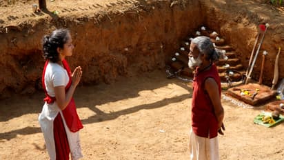 കളരിപ്പയറ്റിൻ്റെ ഹൃദയത്തിലേക്ക് ഒരു സിനിമായാത്ര; 'ലുക്ക് ബാക്ക് ബിയോണ്ട് ദി ബ്ലേഡ്‍സ്' 27 ന് 