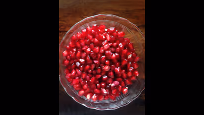 மாதுளை நல்லது தான்! ஆனா தினமும் சாப்பிட்டால் என்ன நடக்கும்?