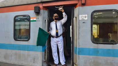 Indian Railways: ರೈಲ್ವೆ ಉದ್ಯೋಗಿಗಳಿಗೆ ಬಂಪರ್‌, ದೀಪಾವಳಿಗೆ 28200 ರೂಪಾಯಿ ಹೆಚ್ಚುವರಿ ಬೋನಸ್‌?