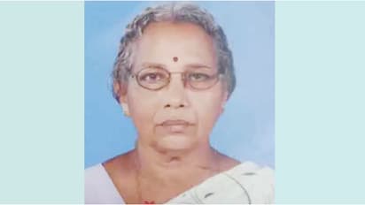 വീടിന് തീയിട്ട ശേഷം ഗൃഹനാഥന് ആത്മഹത്യ ചെയ്ത സംഭവത്തില് പൊള്ളലേറ്റ് ചികിത്സയിലായിരുന്ന ഭാര്യ മരിച്ചു