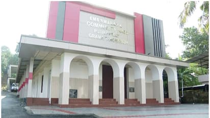  പുതുപ്പള്ളി പഞ്ചായത്ത് കമ്മ്യൂണിറ്റി ഹാളിന് ഇഎംഎസിന്റെ പേര്, എൽഡിഎഫ് ഭരണസമിതി തീരുമാനത്തിനെതിരെ കോൺഗ്രസ്  