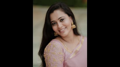 விஜய் டிவி சீரியல் ஹீரோயின் வாழ்க்கையில் 9 வயதில் நடந்த கொடூரம்; நெஞ்சை பதற வைக்கும் உண்மை!