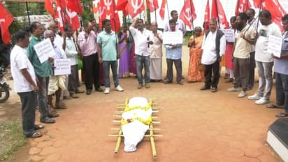 Kodagu: ಸ್ಮಶಾನದ ಜಾಗ ಒತ್ತುವರಿ ಮಾಡಿ ಕಾಫಿತೋಟ ಮಾಡಿದ ಭೂಪ: ಅಣಕು ಶವವಿಟ್ಟು ಪ್ರತಿಭಟನೆ