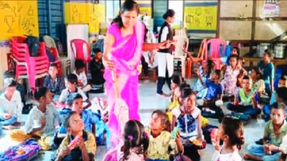 ಮಂಗ್ಳೂರು ಸರ್ಕಾರಿ ಉರ್ದು ಶಾಲೆಯಲ್ಲಿ ಬಿಹಾರಿ ಮಕ್ಕಳ ಕನ್ನಡ ಕಲಿಕೆ: ಅಕ್ಷರ ಕ್ರಾಂತಿಗೆ ಮುಂದಾದ ಶಿಕ್ಷಕಿ..!