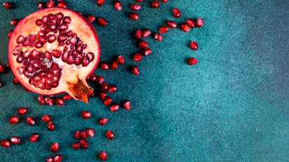 மாதுளை சாப்பிடும் போது இந்த 5 தவறுகளை செய்யாதீங்க!