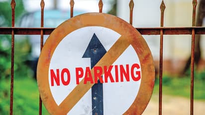 ಟ್ರಾಫಿಕ್ ಸಮಸ್ಯೆಗೆ ಹೊಸ ರೂಲ್ಸ್, ಪಾರ್ಕಿಂಗ್ ಸರ್ಟಿಫಿಕೇಟ್ ಕೊಟ್ರೆ ಮಾತ್ರ ಕಾರು ಖರೀದಿಗೆ ಅವಕಾಶ