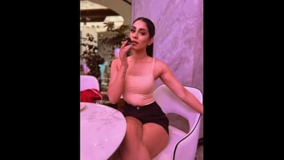 ತಿನ್ಬೇಕಾದ್ರೂ ನೆಟ್ಟಗೆ ಕೂರಮ್ಮ; ಜೈ ಜಗದೀಶ್ ಪುತ್ರಿ ಮತ್ತೆ ಟ್ರೋಲ್!