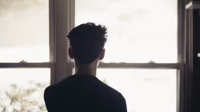 പഠനമുപേക്ഷിച്ചു, കൗമാരക്കാരനെ കയറുകൊണ്ട് കെട്ടി പൊലീസ് സ്റ്റേഷനിൽ എത്തിക്കാൻ പിതാവിൻറെ ശ്രമം