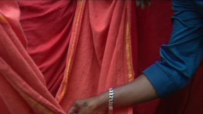 ಗದಗ: ಜೋಳಿಗೆಯೊಡ್ಡಿ ಗುಟ್ಕಾ, ತಂಬಾಕು ಬೇಡಿದ ಸ್ವಾಮಿಗಳು!