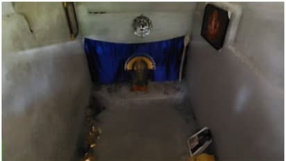 ദോഷം മാറാൻ പൂജ ചെയ്തില്ലെങ്കിൽ മരണം, ഉറഞ്ഞുതുള്ളി കണ്ണിൽ നിന്ന് 'രക്തം' വരുത്തും; ഒടുവിൽ ലക്ഷങ്ങളുമായി മുങ്ങി