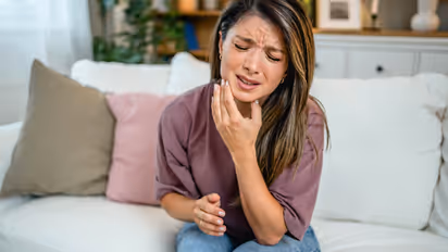 പല്ലുകളുടെ ആരോ​ഗ്യത്തിന് ഒഴിവാക്കേണ്ട അഞ്ച് ഭക്ഷണങ്ങൾ