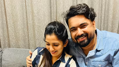 ಹನಿಮೂನ್’ಗೆ ಮಾಲ್ಡೀವ್ಸ್ ಹೋಗ್ತಾರೆ ಅಂದ್ಕೊಂಡ್ರೆ ದುಬೈನಲ್ಲಿ ಮಗು ಜೊತೆ ಪೋಸ್ ಕೊಟ್ರು ಸೋನಲ್ -ತರುಣ್ !