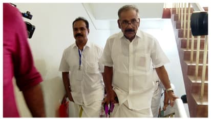 എൻസിപി തർക്കം പൊട്ടിത്തെറിയിലേക്ക്; പി സി ചാക്കോക്കെതിരെ കടുപ്പിച്ച് എകെ ശശീന്ദ്രൻ