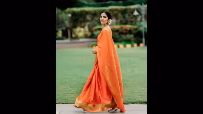 ಸೀರೆಯಲ್ಲಿ ದೇವತೆಯಂತೆ ಕಂಡ ಸಪ್ತಸಾಗರದಾಚೆ ಚೆಲುವೆ ರುಕ್ಮಿಣಿ… ಯಾರ ಕೆಟ್ಟ ಕಣ್ಣು ಬೀಳದಿರಲಿ ಎಂದ ಚೈತ್ರಾ ಆಚಾರ್