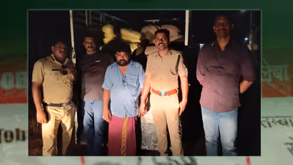 ചടയമംഗലത്ത് രാത്രി ഒരു പിക്കപ്പ്, തടഞ്ഞ് പരിശോധിച്ചപ്പോൾ 19 ചാക്കിലായി നിരോധിത പുകയില ഉത്പനങ്ങൾ; അറസ്റ്റ്