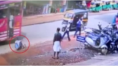 കുറ്റ്യാടി റൂട്ടിൽ ഡ്രൈവറുടെ തിടുക്കവും അശ്രദ്ധയും, ബസിൽ നിന്ന് വീണ് എട്ടാം ക്ലാസ് വിദ്യാർഥിക്ക് പരിക്കേറ്റു