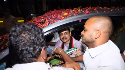 தொண்டர்களின் பிரமாண்ட வரவேற்பால் திக்கு முக்காடிப்போன செந்தில் பாலாஜி