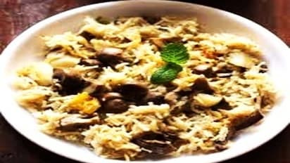 காளான் வாங்குனா ஒன் டைம் இப்படி புலாவ் செஞ்சு சாப்பிடுங்க.. சுவையா இருக்கும்!