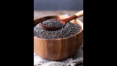 சியா விதைகள் எடையை வேகமாக குறைக்கும்.. ஆனா எப்போது சாப்பிடனும் தெரியுமா?