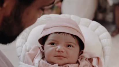 ಪಿಳಿ ಪಿಳಿ ಕಣ್ಣು ಬಿಡ್ತಾ ಮುದ್ದಾಗಿದೆ ಪರಿ, ಮಗು ಮುಖ ತೋರಿಸಿದ ಕೃಷ್ಣ – ಮಿಲನಾ ಜೋಡಿಗೆ ಬಹುಪರಾಕ್ ಎಂದ ನೆಟ್ಟಿಗರು