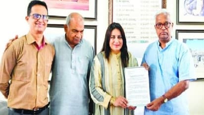 ಕನ್ನಡ ಪ್ರಾಧಿಕಾರಕ್ಕೆ ನಟಿ ಪೂಜಾ ಗಾಂಧಿ ವರದಿ: ಕನ್ನಡಿಗರ ಉದ್ಯೋಗಕ್ಕೆ ಹಲವು ಸಲಹೆ