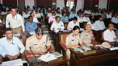 ಮೈಸೂರು: ತಪ್ಪು ಮಾಹಿತಿ ನೀಡಿದ ಅಧಿಕಾರಿಗಳಿಗೆ ಸಿಎಂ ತರಾಟೆ