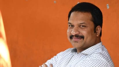 పోలీస్ స్టేషన్ లో ఆర్పీ పట్నాయక్ కేసు, చెవి కొరికేసారని రచ్చ