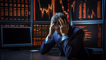  us stock market crashట్రంప్ నోటిదూల, అనాలోచిత నిర్ణయాలతో ₹350 లక్షల కోట్లు ఢమాల్! 