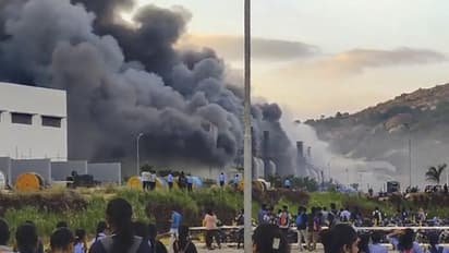 ടാറ്റ ഇലക്ട്രോണിക്സ് കമ്പനി ഗോഡൗണിൽ വൻതീപിടുത്തം; 7 ഫയർ എഞ്ചിനുകൾ മണിക്കൂറുകളോളമെടുത്ത് നിയന്ത്രണ വിധേയമാക്കി