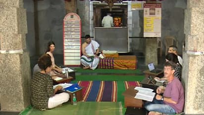 ಸಂಸ್ಕೃತ ಕಲಿಯೋಕೆ ಇಸ್ರೇಲ್ನಿಂದ ಚಿಕ್ಕಮಗಳೂರಿಗೆ ಬಂದ ವಿದೇಶಿ ಟೀಮ್: ರಾಮಾಯಣದ ಈ ಶ್ಲೋಕಗಳನ್ನು ಕಲಿಯುತ್ತಿದ್ದಾರೆ!