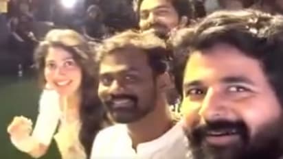 ടെക്നോളജിയിലും പുലി, സെല്‍ഫിഷല്ല, ശിവകാര്‍ത്തികേയൻ വീഡിയോയെടുത്തപ്പോള്‍ നടി സായ് പല്ലവി ചെയ്‍തത്