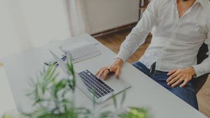 വർക്ക് ഫ്രം ഹോം അത്ര സുഖകരമായ ഏർപ്പാടല്ല; യുവാവിന്റെ പോസ്റ്റ് വൈറൽ 