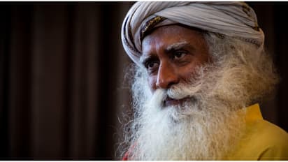 മകൾ വിവാഹിതയല്ലേ, പിന്നെ മറ്റ് യുവതികളെ സന്യാസത്തിന് നിർബന്ധിക്കുന്നതെന്തിന്? സദ്ഗുരുവിനോട് മദ്രാസ് ഹൈക്കോടതി