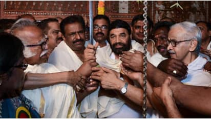 ഉപ്പിരിക്ക മാളികയിൽ ഉടവാൾ ഏറ്റുവാങ്ങി മന്ത്രി; ഘോഷയാത്ര തലസ്ഥാനത്തേക്ക് പുറപ്പെട്ടു, നാളെ വമ്പൻ സ്വീകരണം