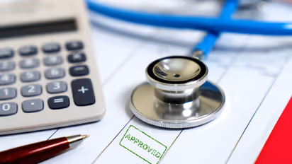 आसान किस्तों में चुकाएं अस्पताल के बिल, जानें Medical Loans के बारे में