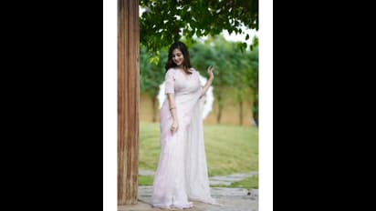 ತುಂಡುಡುಗೆ ಬಿಟ್ಟು ಸೀರೆಯಲ್ಲಿಯೇ ಕಾಣಿಸ್ಕೊಳ್ತಿದ್ದಾರೆ ನಿವೇದಿತಾ ಗೌಡ… ಕೊನೆಗೂ ಬುದ್ದಿ ಬಂತಾ?