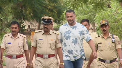 'കൊല്ലപ്പെട്ട രേണുക സ്വാമിയുടെ പ്രേതം ഉപദ്രവിക്കുന്നു': ജയിലില് പരാതിയുമായി കന്നഡ സൂപ്പർതാരം ദർശൻ