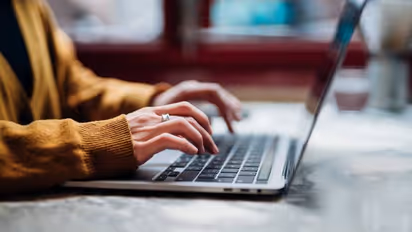 9 ദിവസത്തേക്ക് വ്യാജ മെഡിക്കൽ സർട്ടിഫിക്കറ്റുണ്ടാക്കി, യുവതിക്ക് പിഴ 3.2 ലക്ഷം